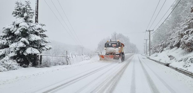 Πούλμαν με 40 επιβάτες εγκλωβίστηκε στο καταφύγιο Δίρφυος